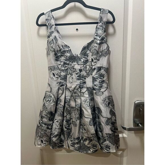 ELLIATT Blossom Fit & Flare Mini Dress silver multi Wedding guest  size S NWT - Picture 5 of 7